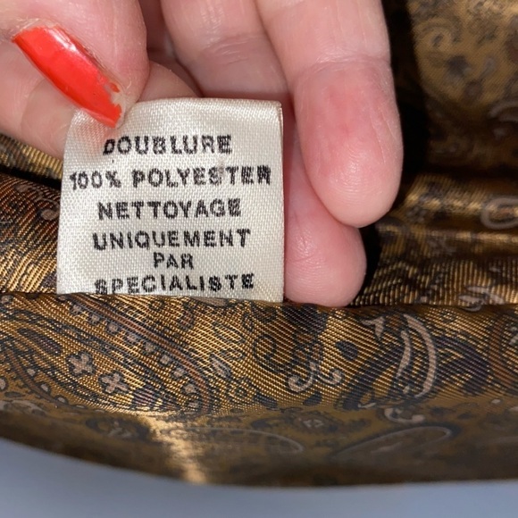 Chocolate brown suede vest from France beautifully lined. Pockets and 4 buttons. - Picture 3 of 10